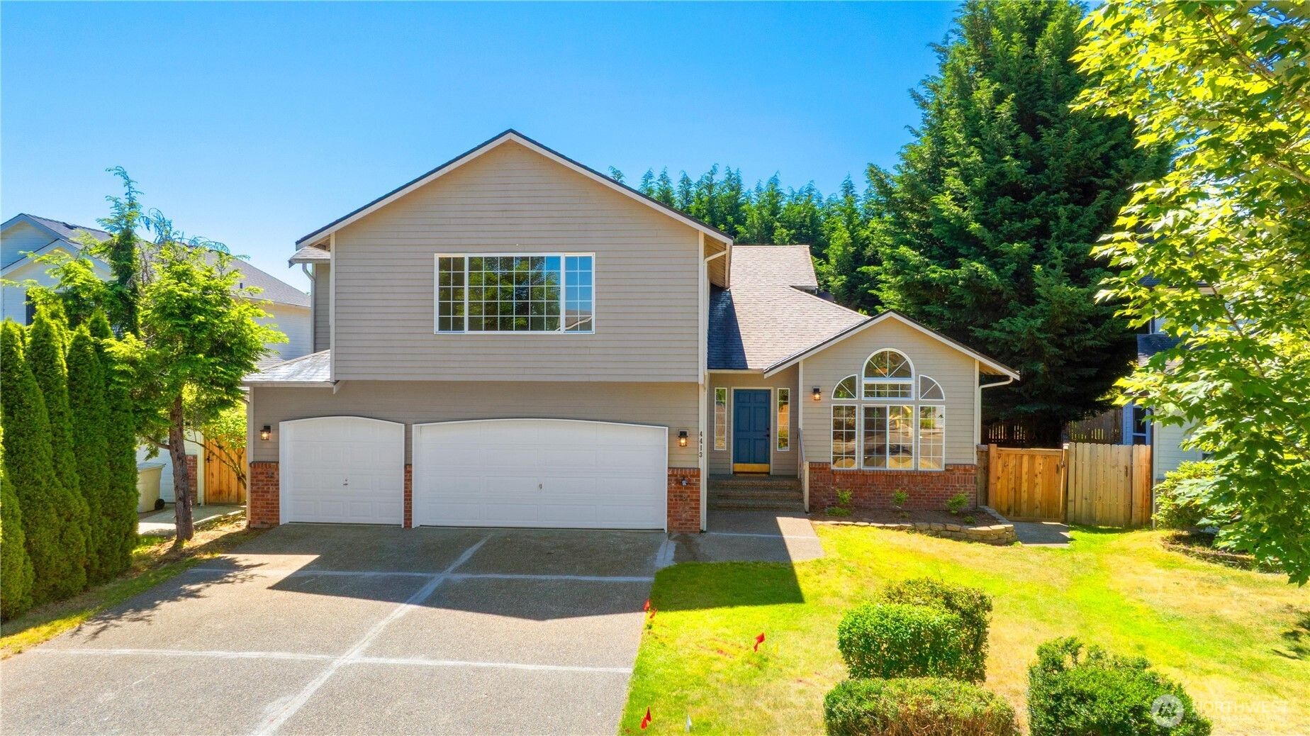 4413 Ne 6th Place