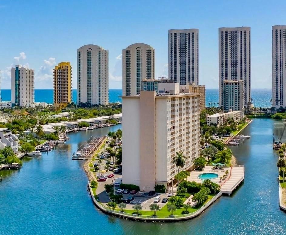 400 Kings Point Drive 309