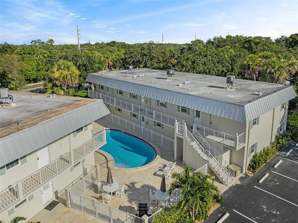 900 Jasmine Lane 102b