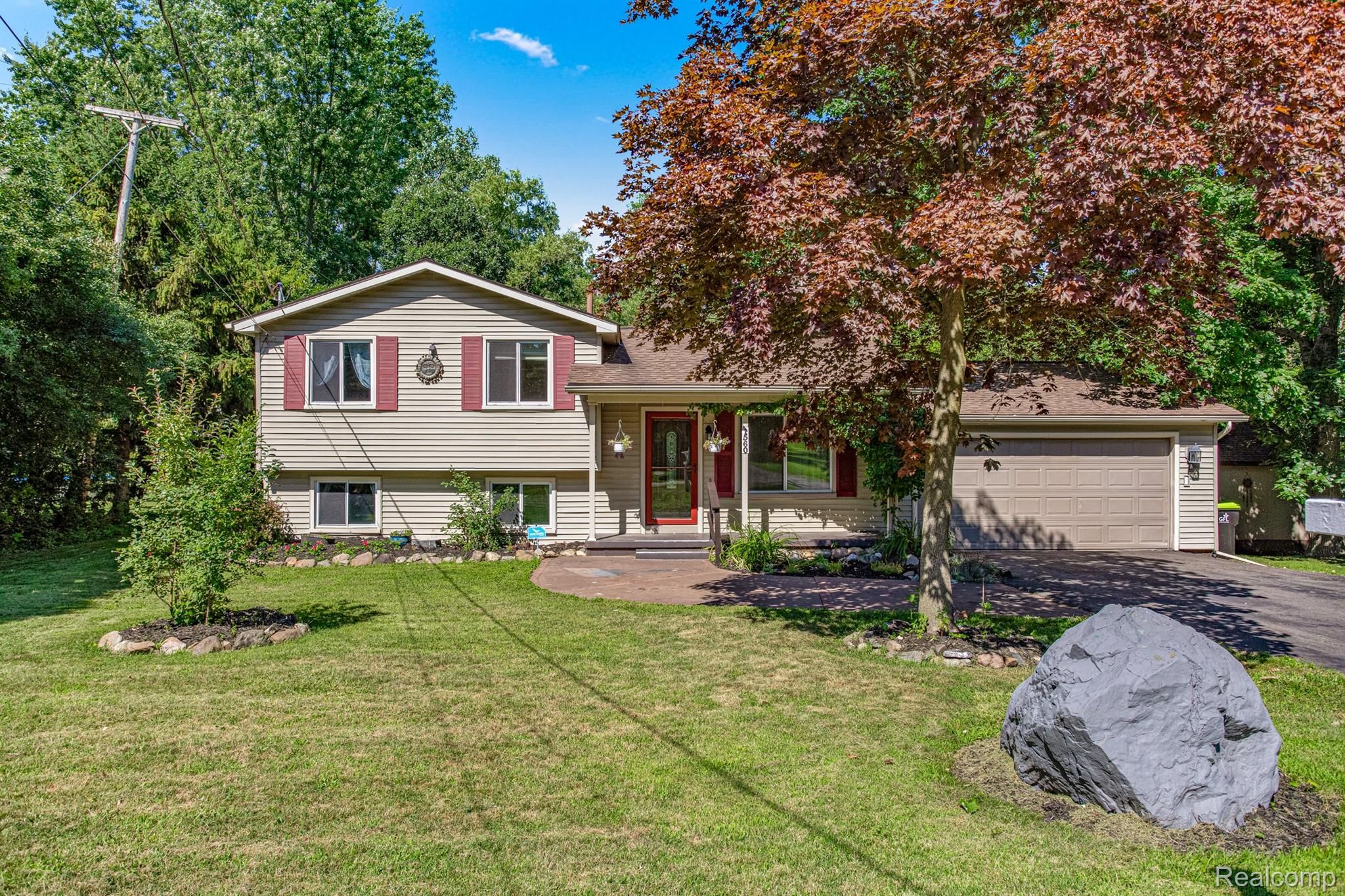 1560 Mercedes Street