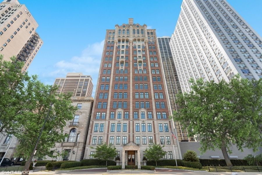 1540 N Lake Shore Drive 8N