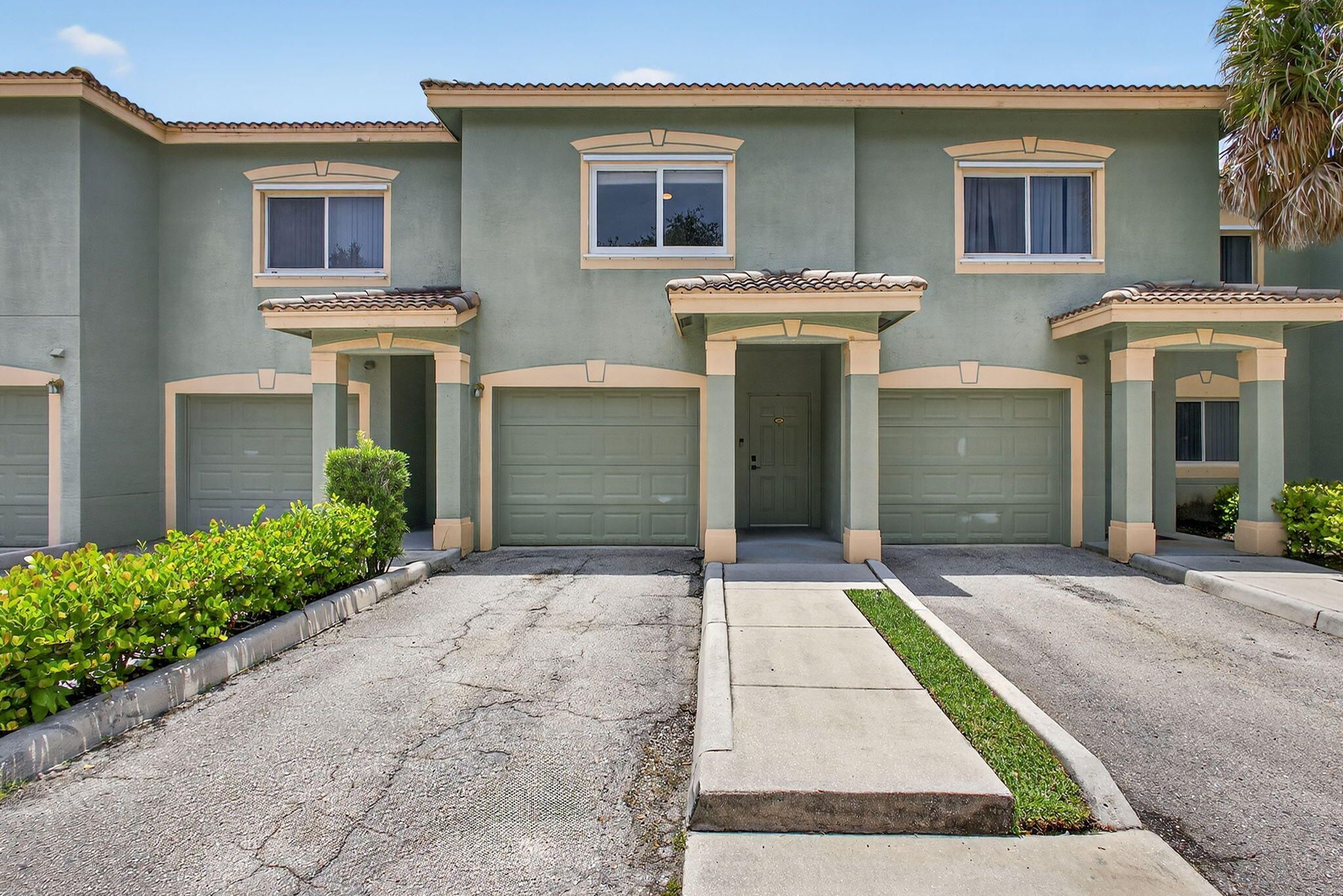 310 Crestwood Circle 206