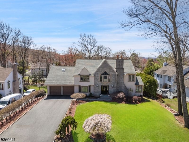 39 Lenox Rd
