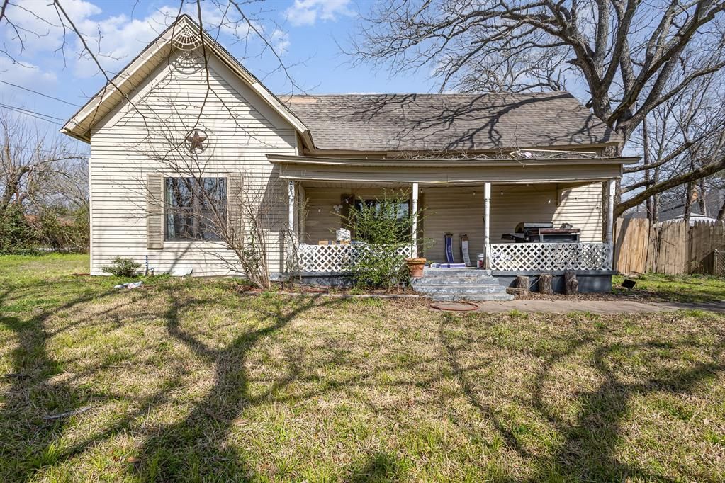 203 S Dallas Street
