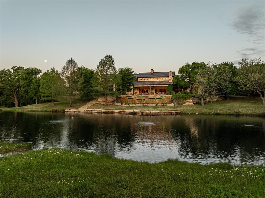5805 Red Wolf Lane