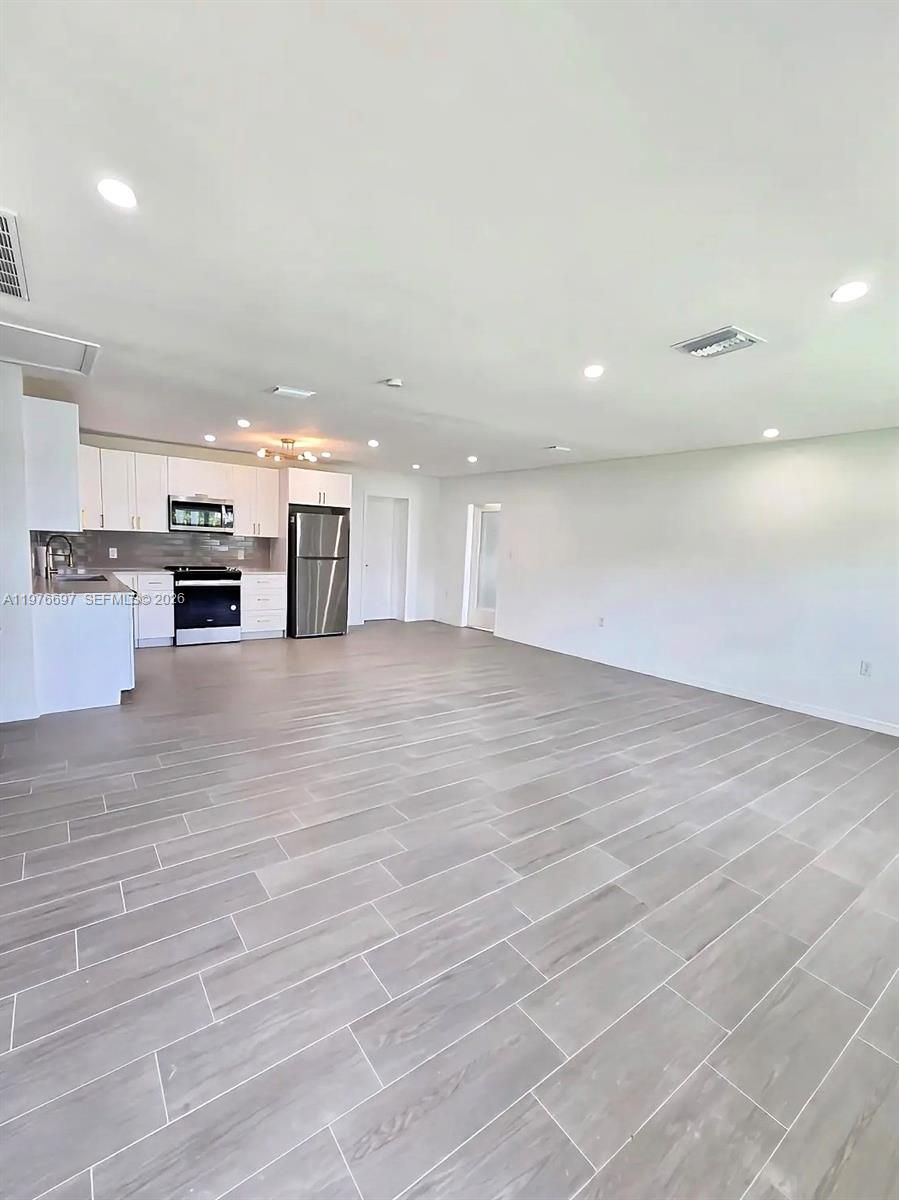 4438 E Riverside Drive