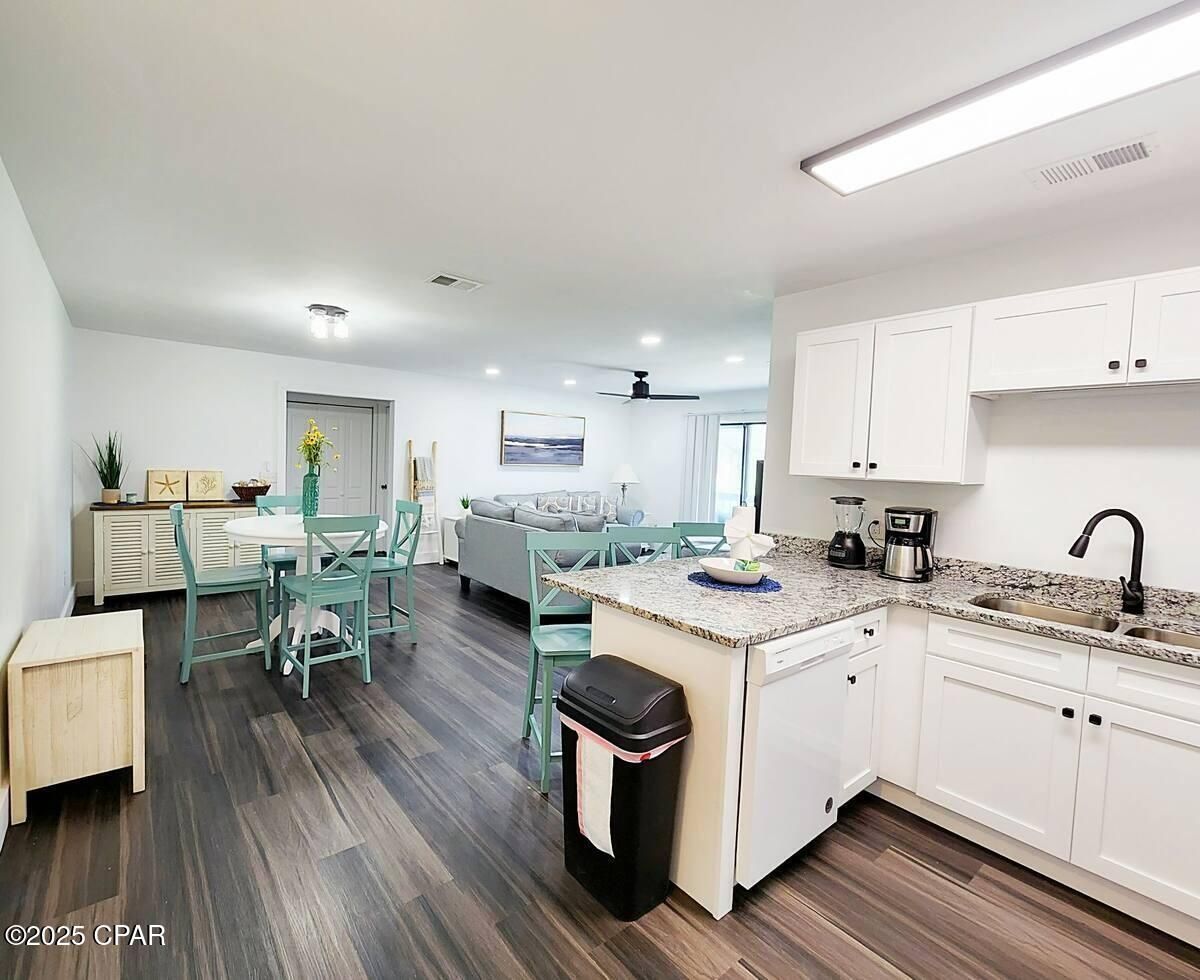 7125 N Lagoon Drive O