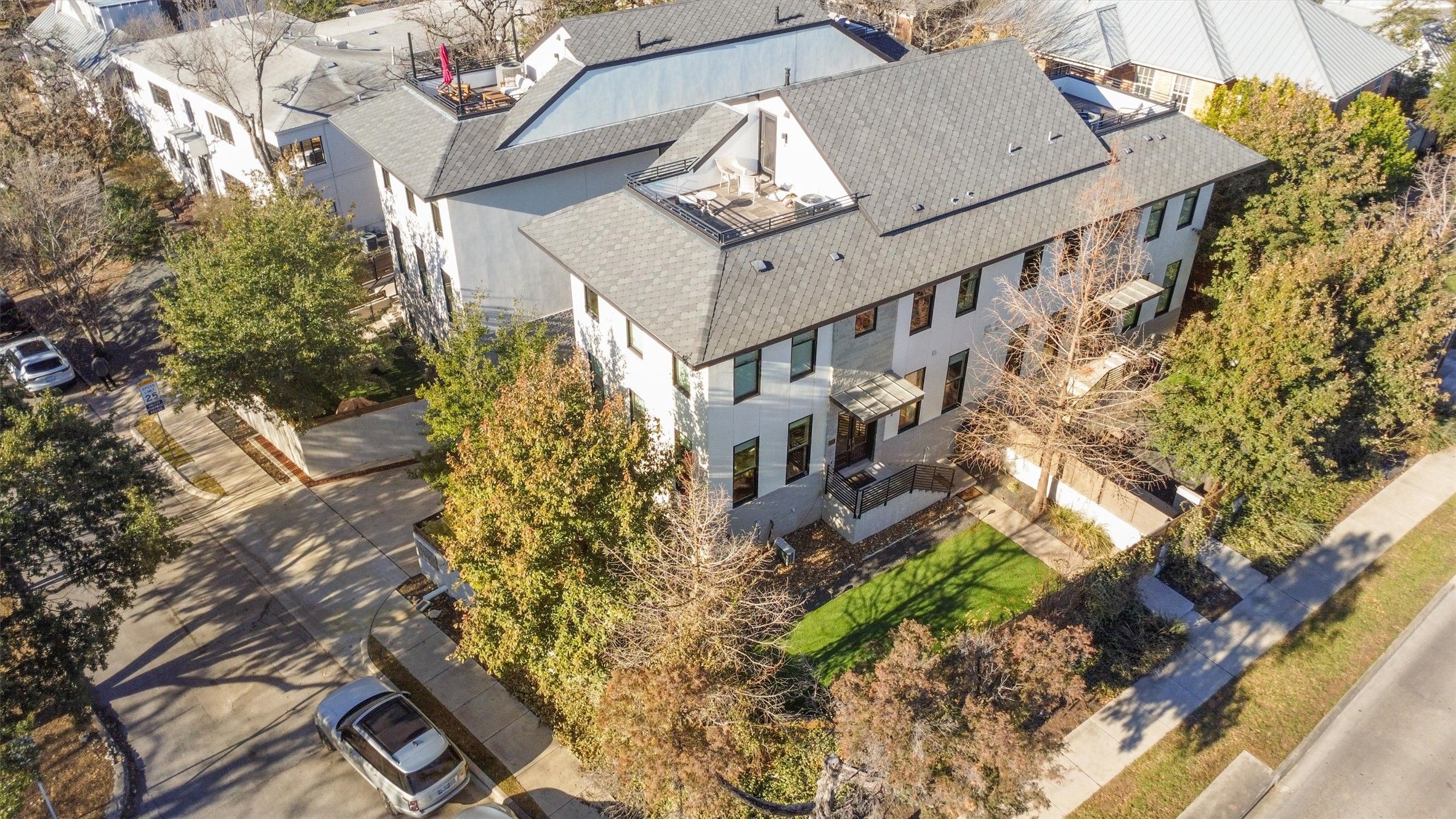 1410 Woodlawn Boulevard B