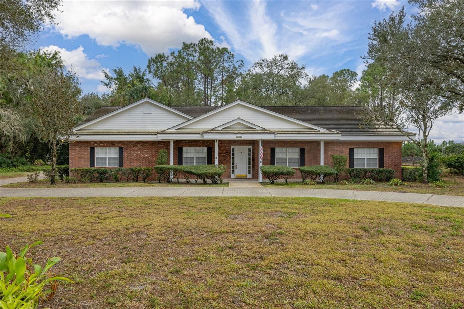 5890 Lake Lizzie Drive