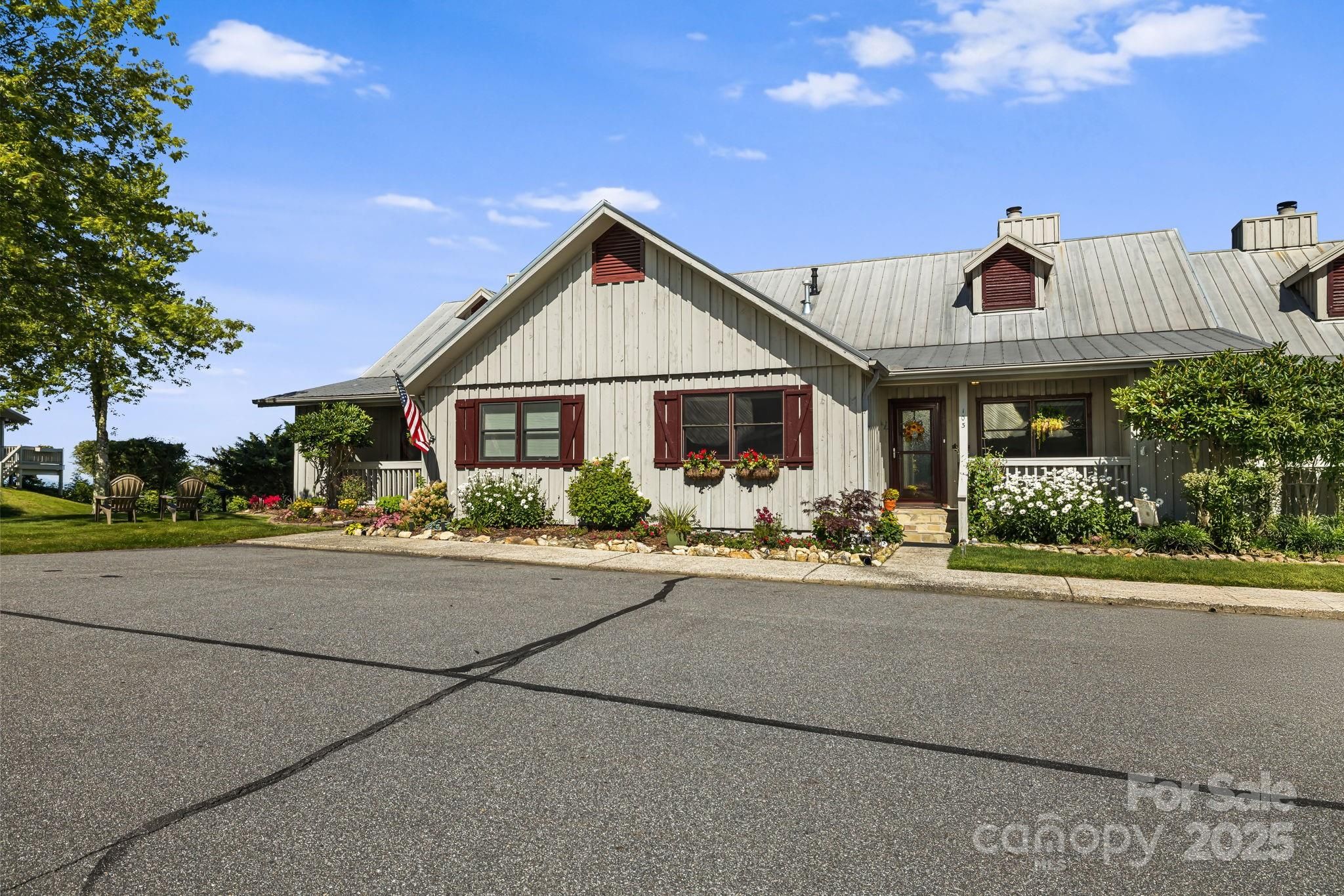 33 Eagles Nest Court S 103