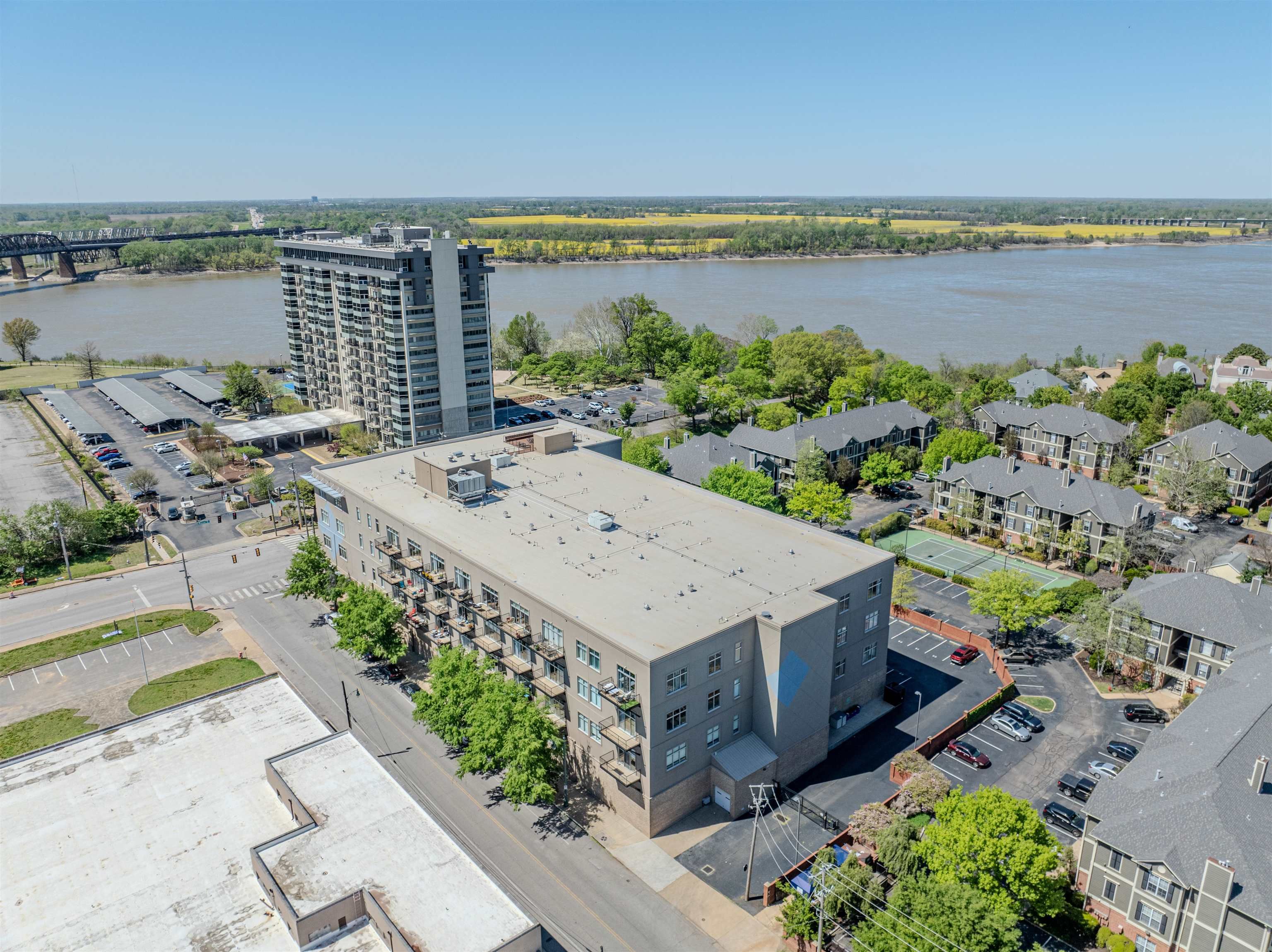 648 Riverside Dr 409