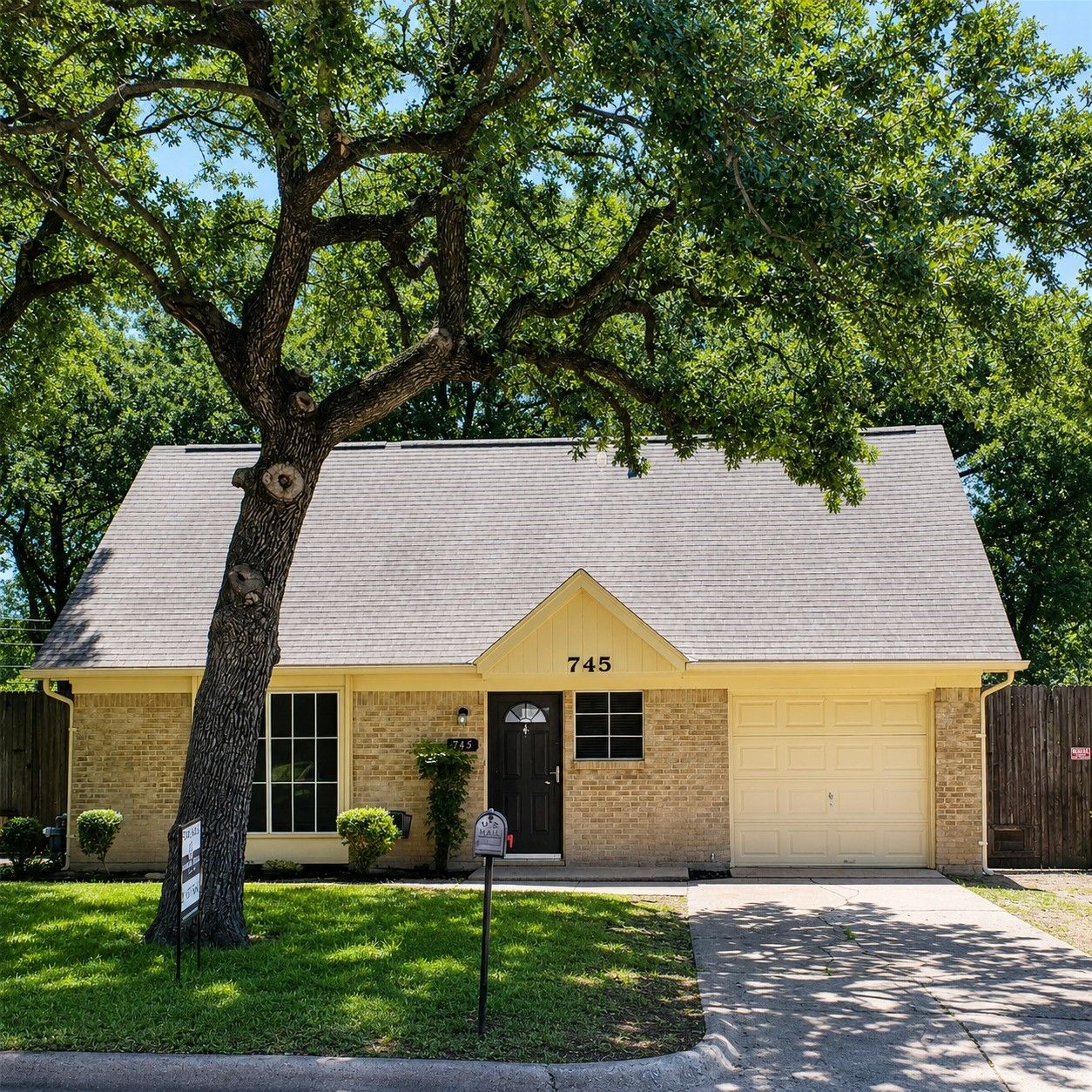 745 W Cedar Street