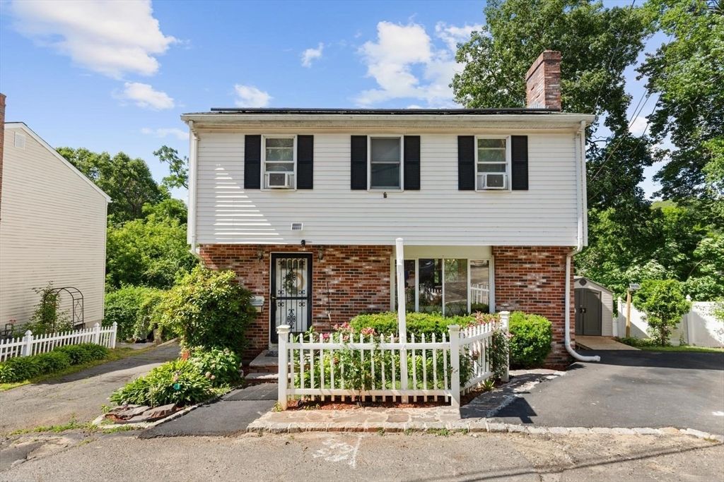 70 Crescent Lane