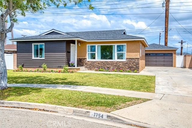 7754 La Casa Way