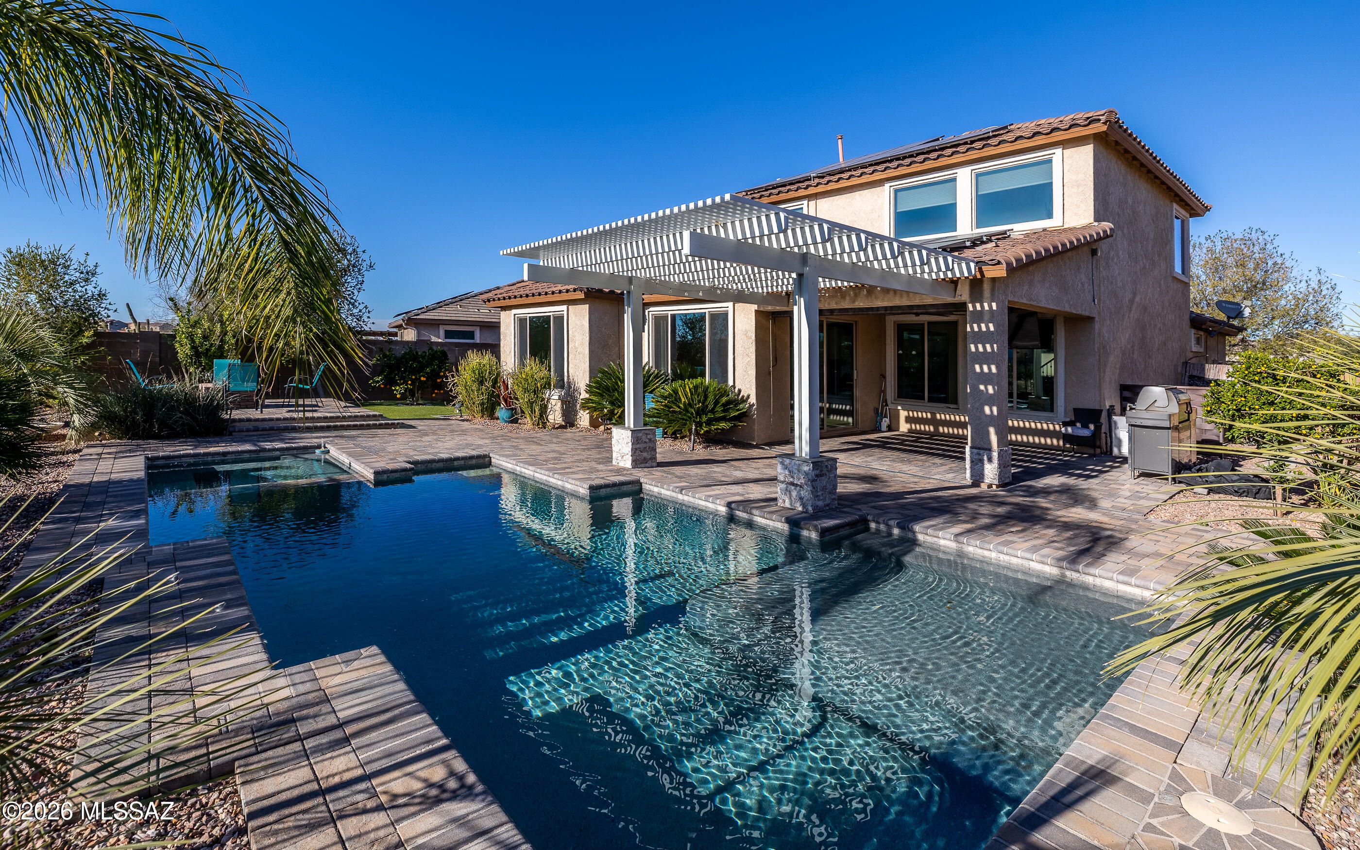 5846 S Clonmellon Avenue