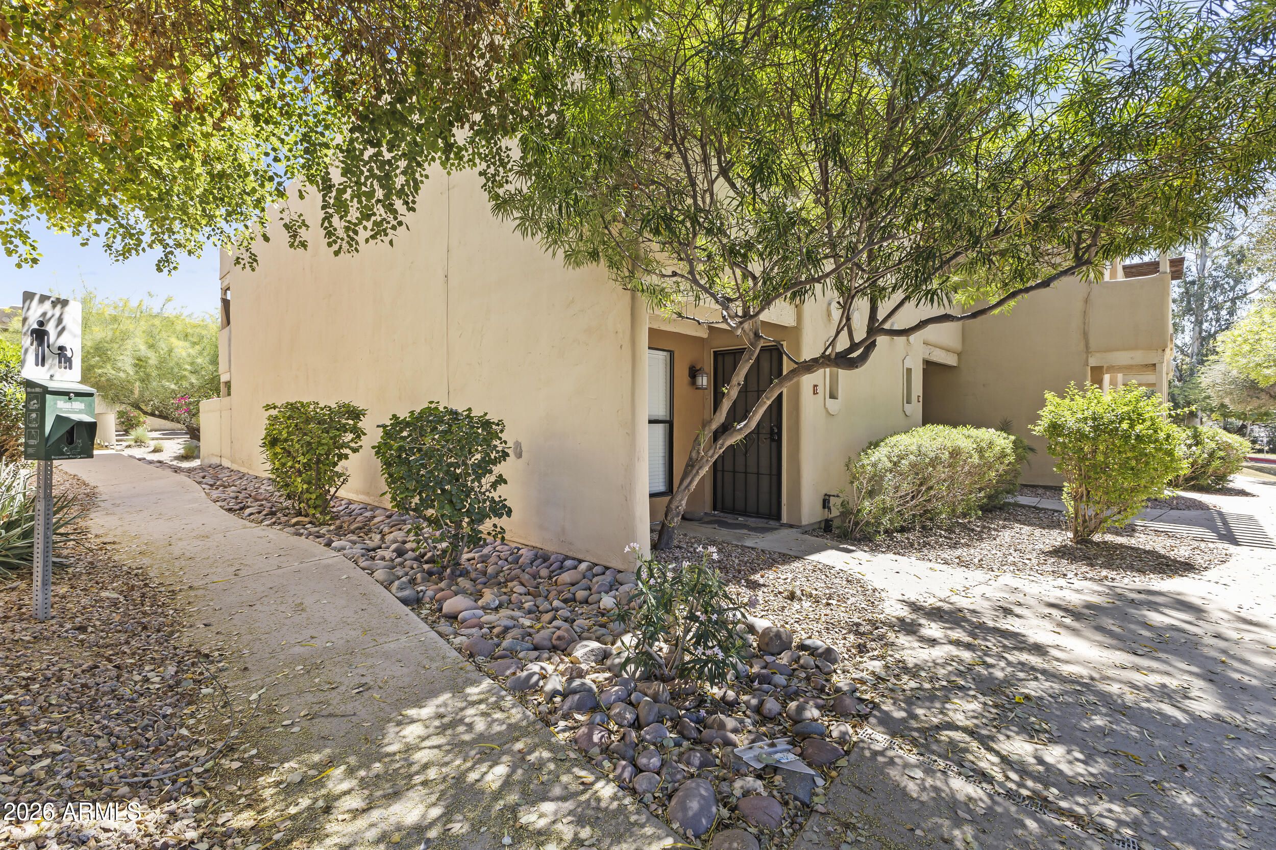 1425 E Desert Cove Avenue 15