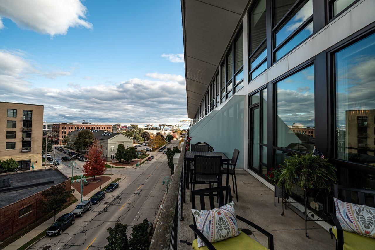 311 E Erie Street 425