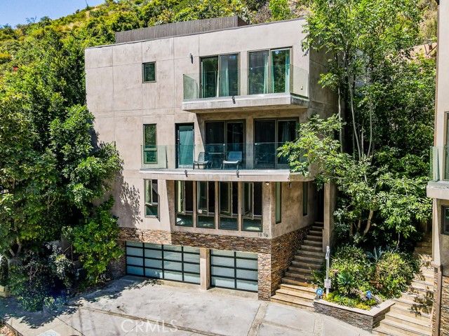 1516 N Beverly Glen Boulevard