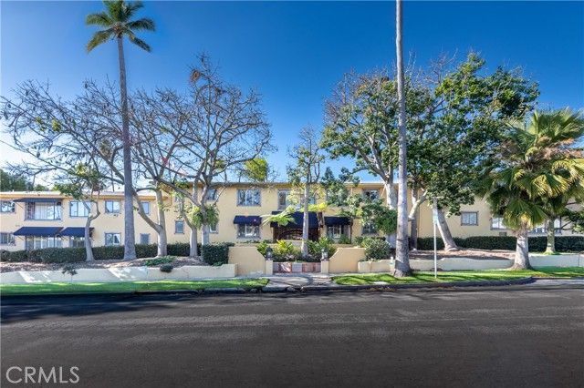 1615 N Laurel Avenue 203