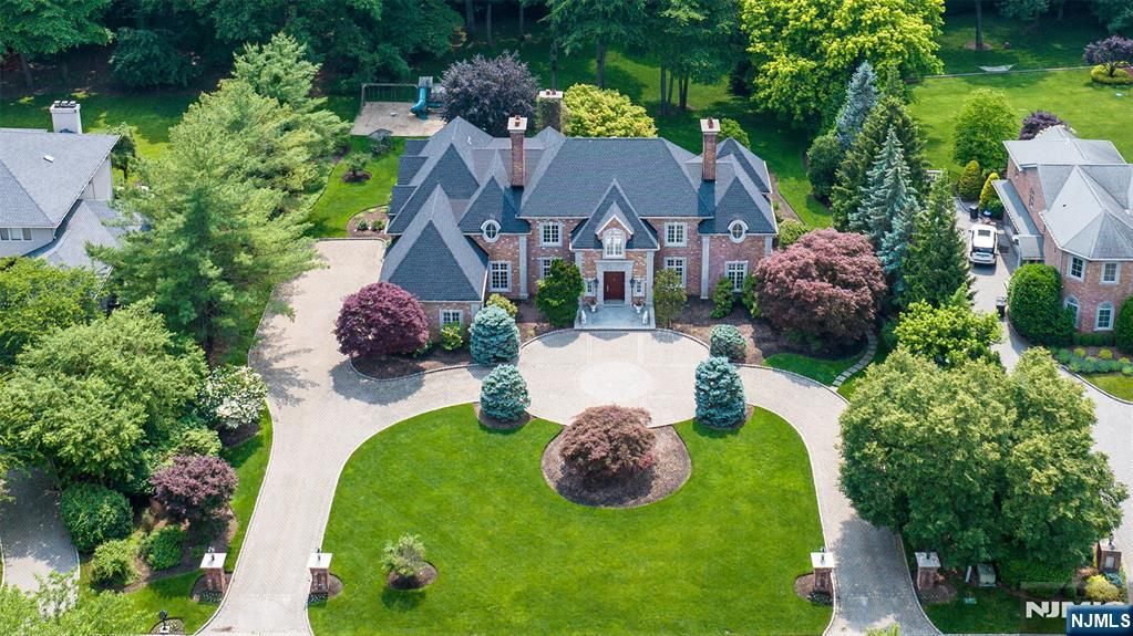 366 E Madison Avenue