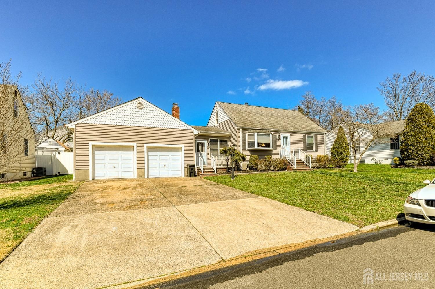 19 W Joffre Avenue W