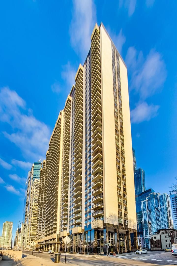 400 E Randolph Street 2804