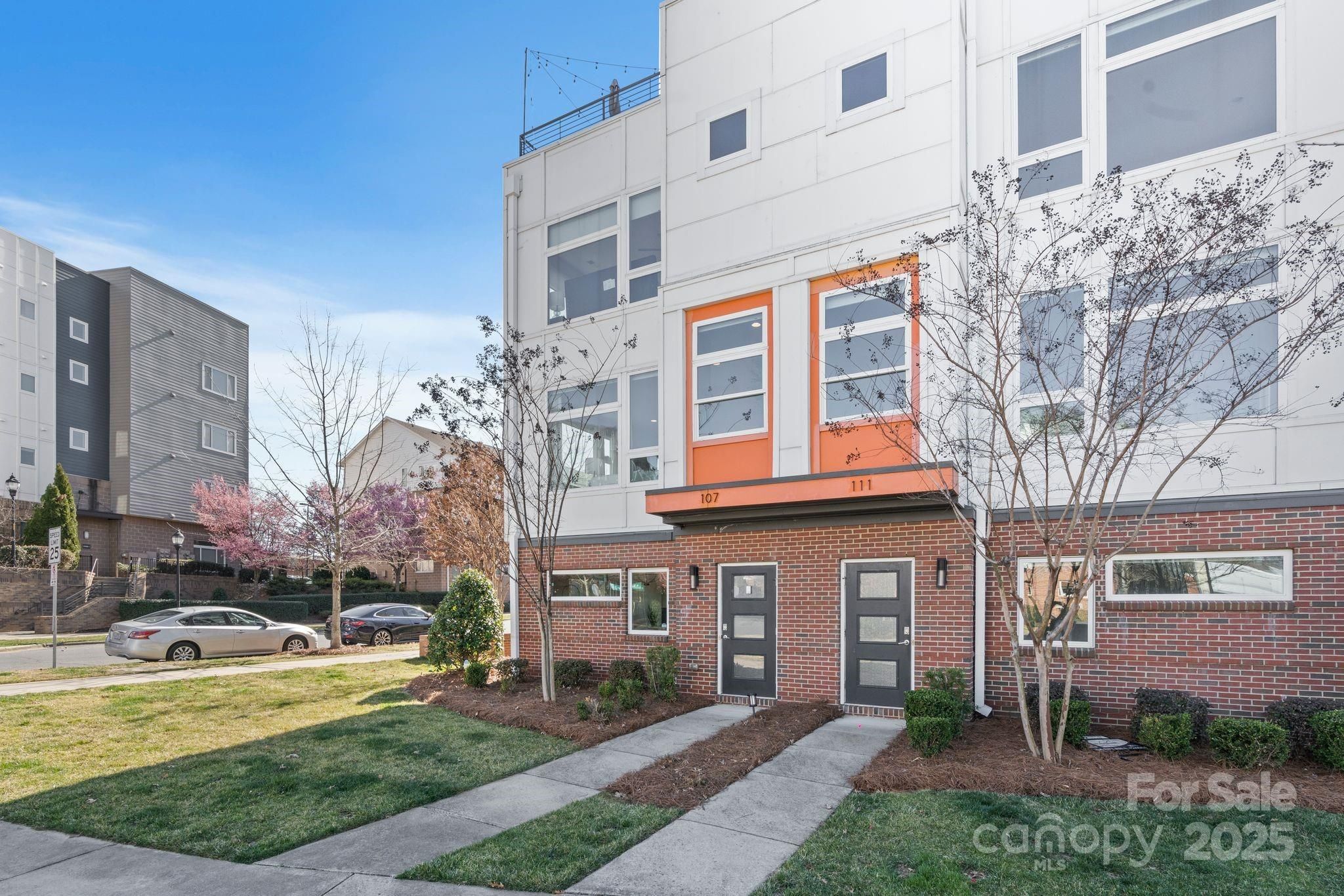 107 W Poindexter Drive