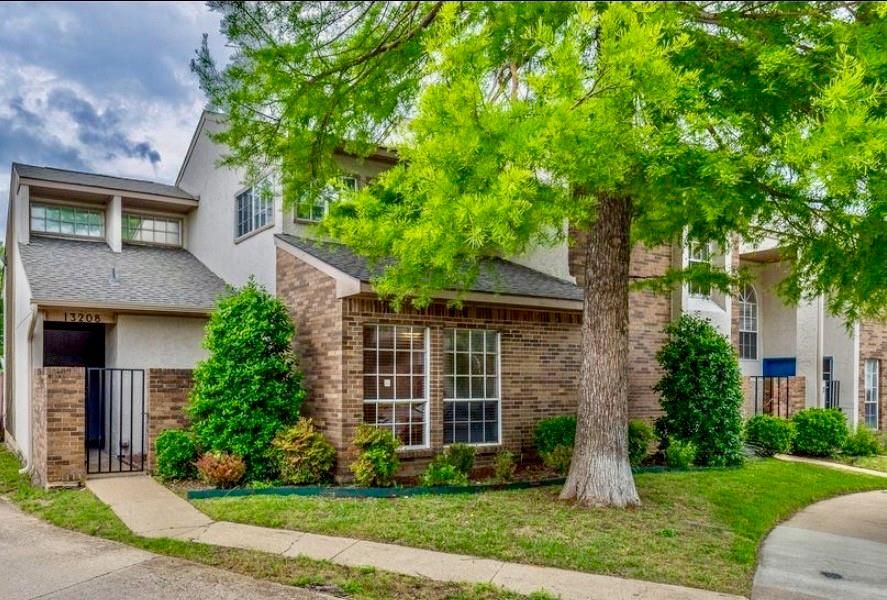 13208 Woodbend Ln