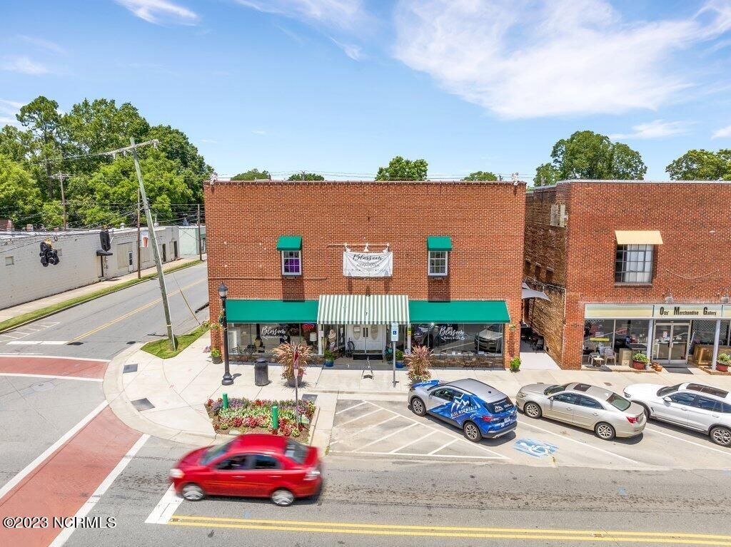 101 E Virginia Avenue