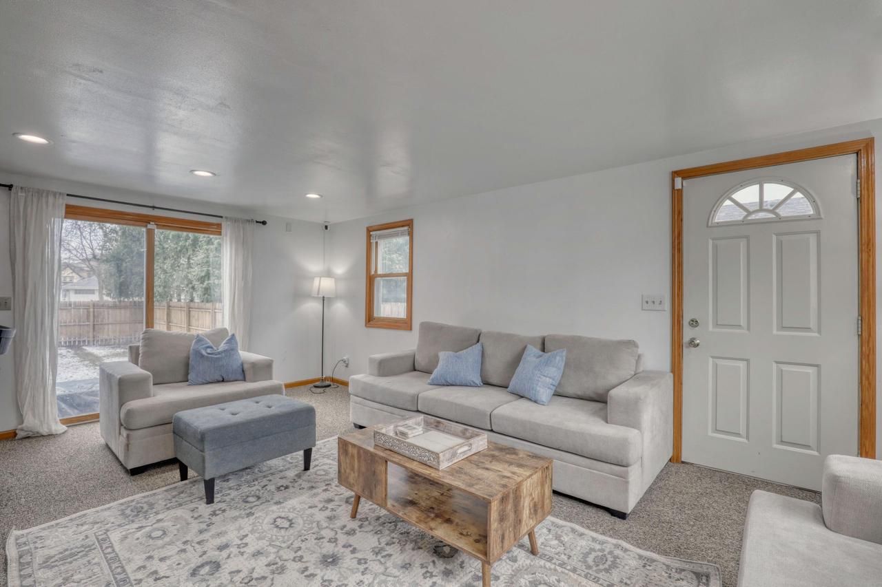 4857 North Navajo Avenue