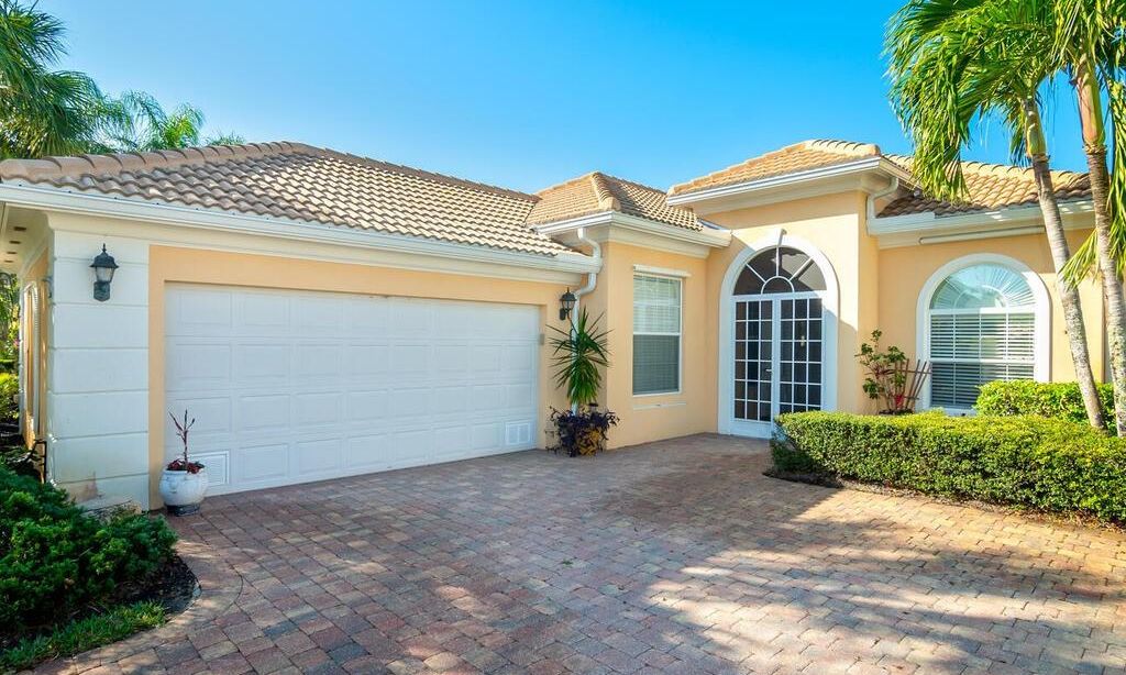 VillageWalk of Bonita Springs