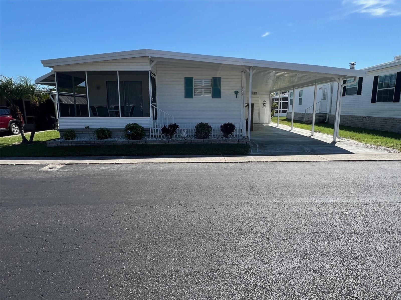 605 Queen Palm Street