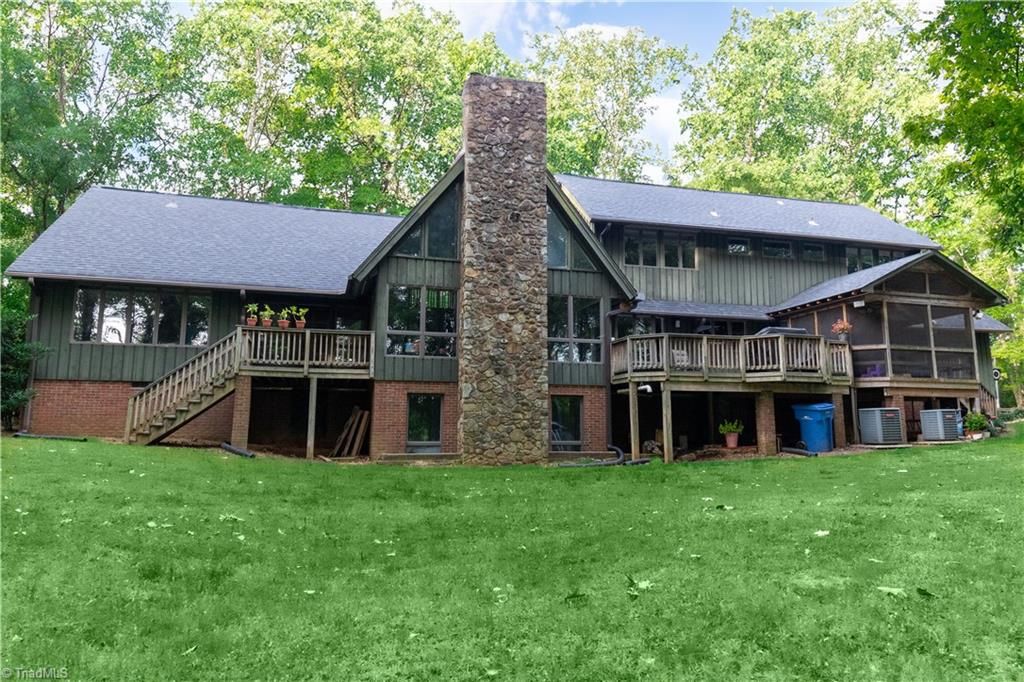 1552 Holbrook Court