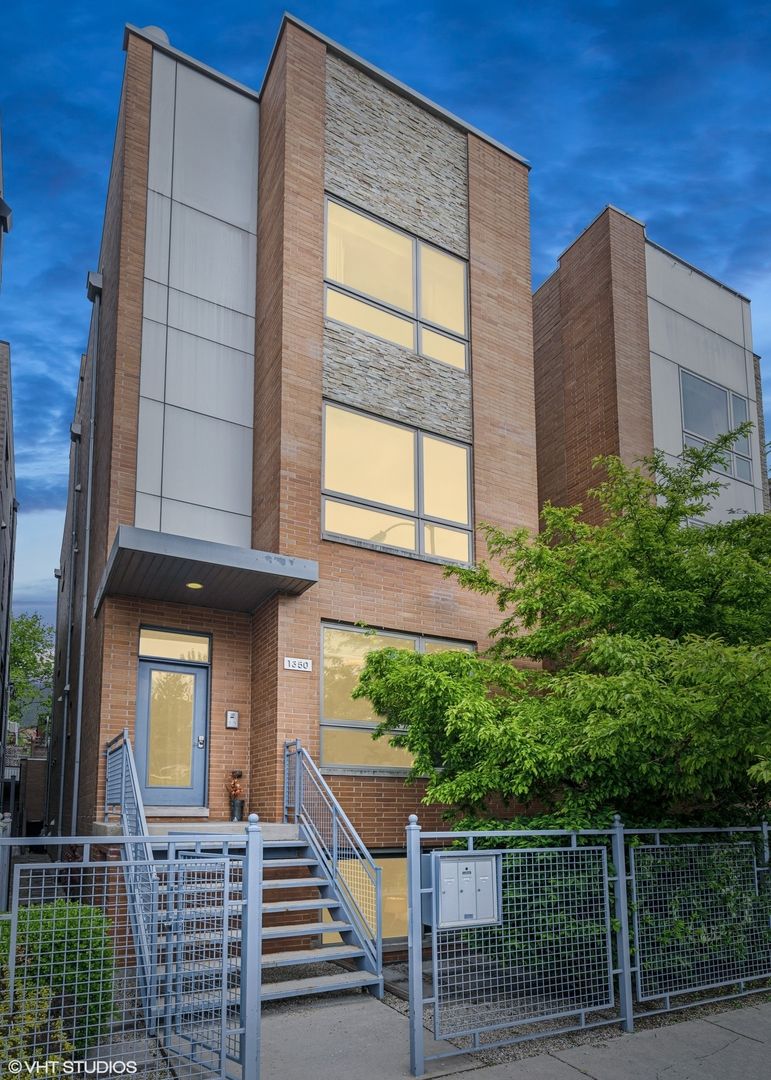 1350 W Diversey Parkway 1
