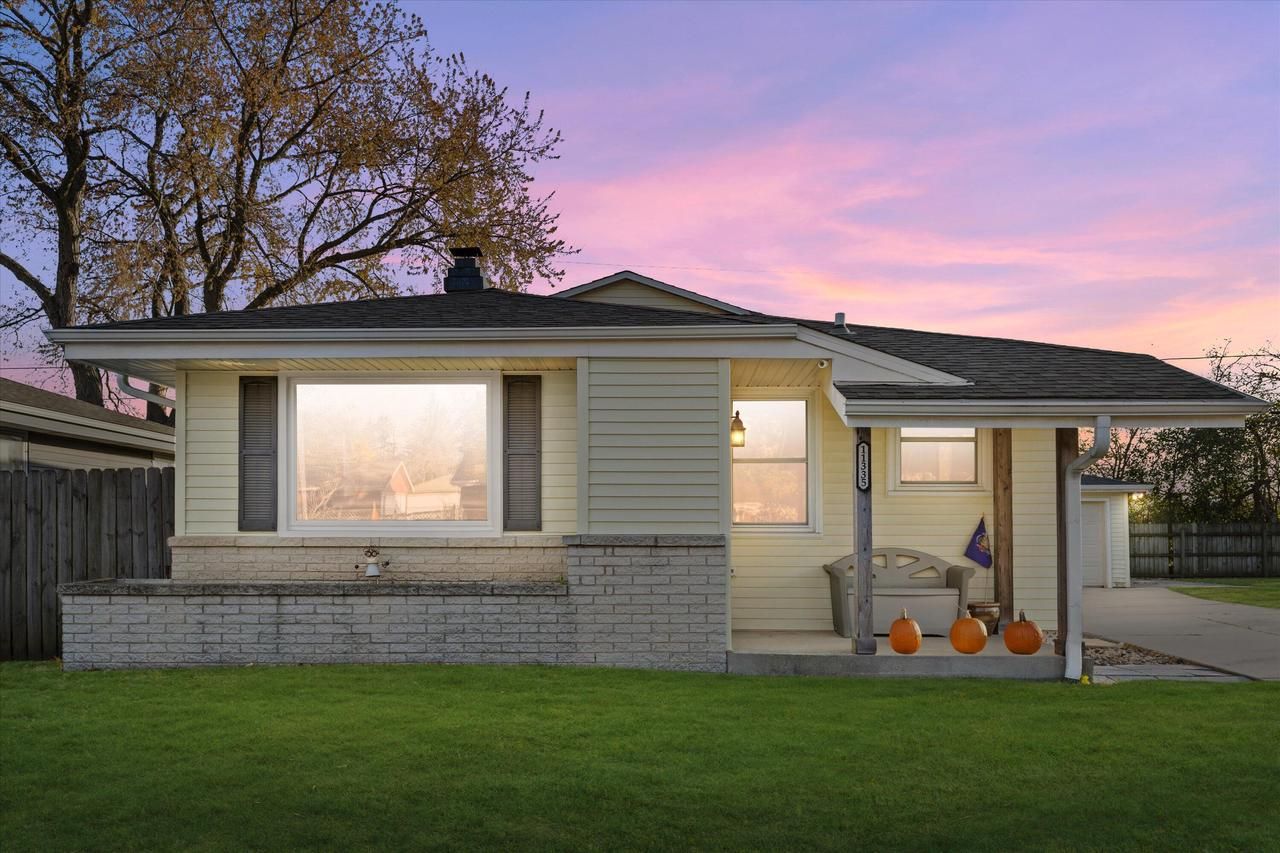 11335 West Carmen Avenue