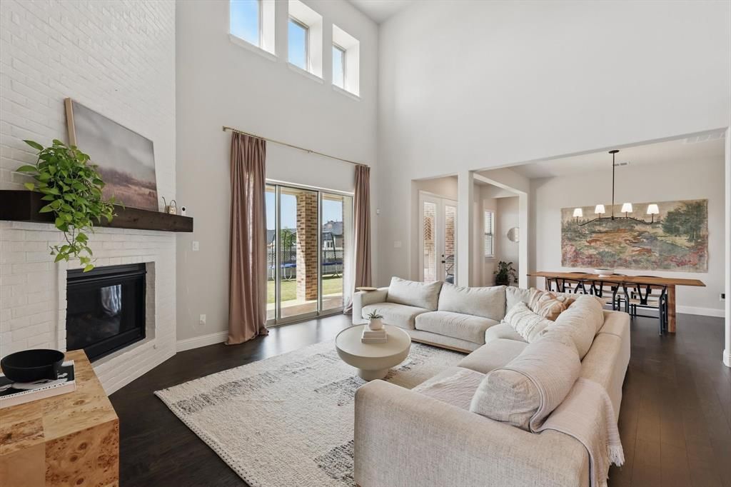 1304 S Pecan Parkway
