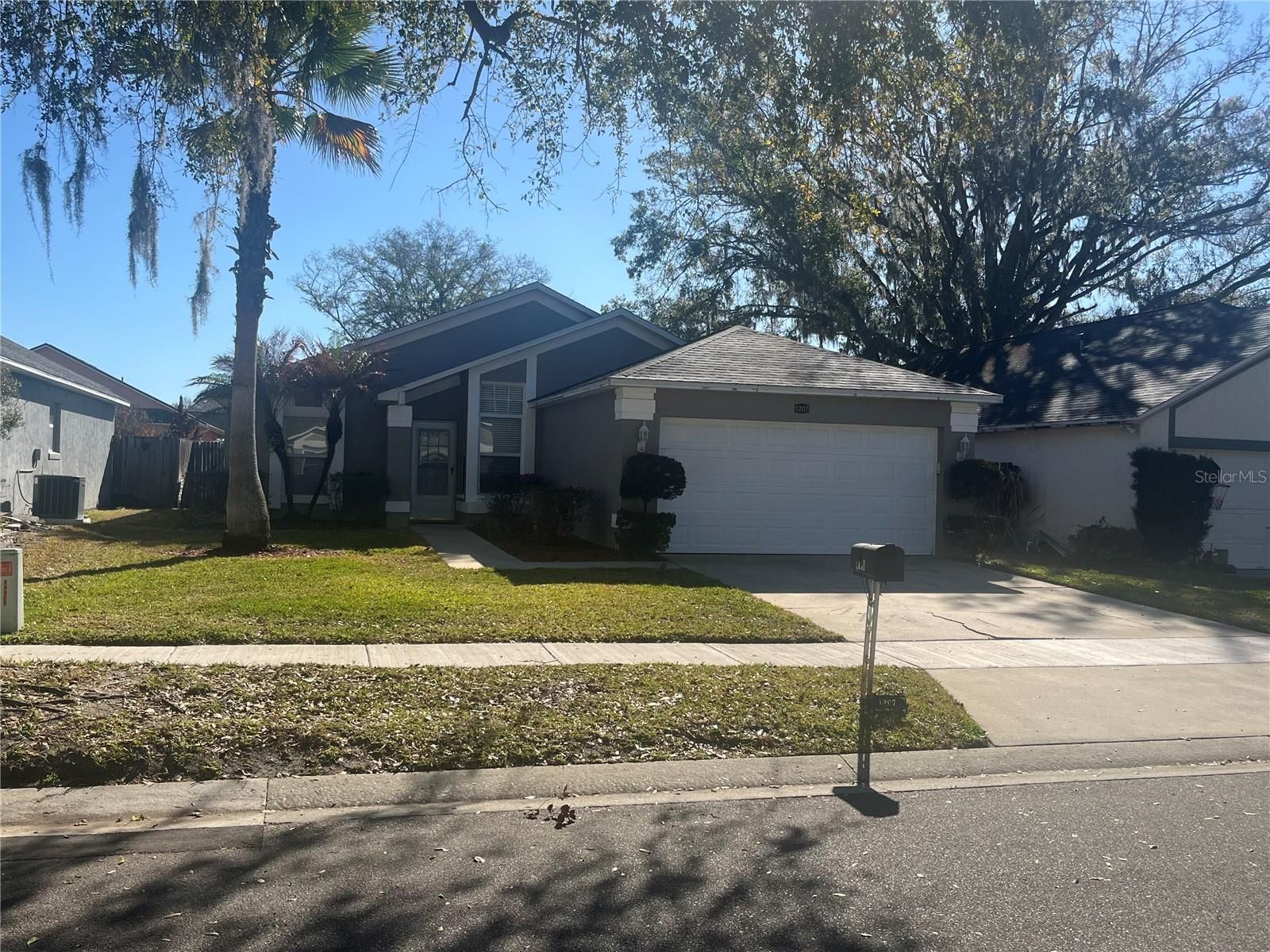 1207 Lake Blue Circle