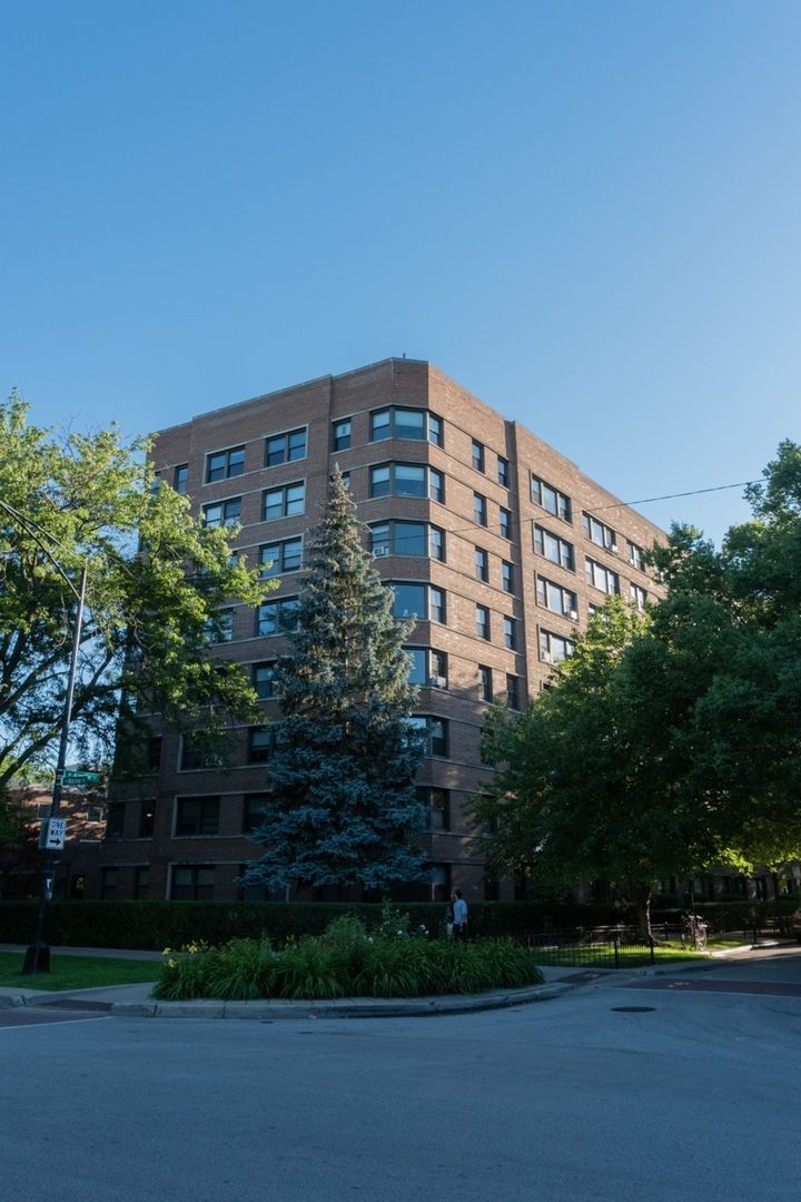 4880 N Marine Drive 304