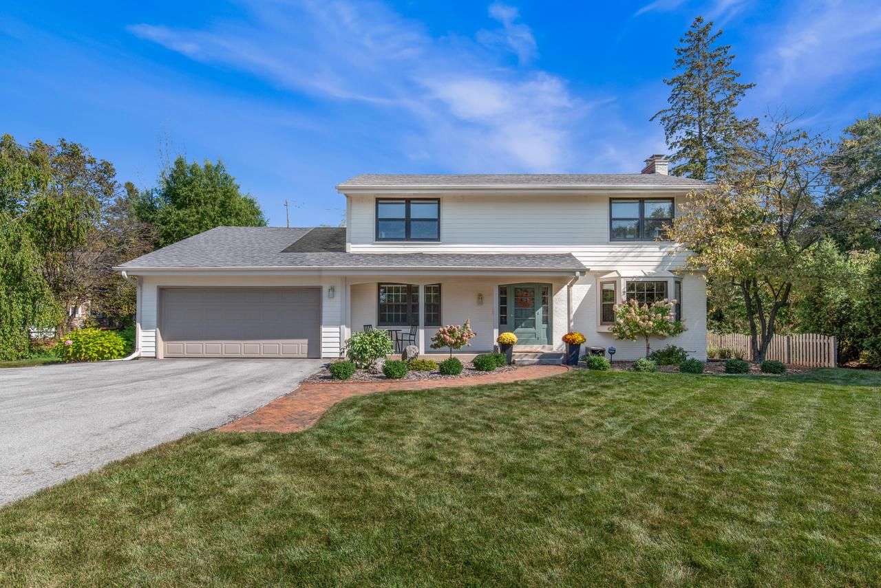 9062 North Lake Drive