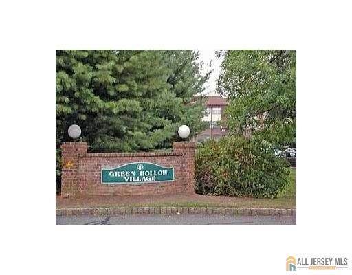 1902 Green Hollow Drive 1902