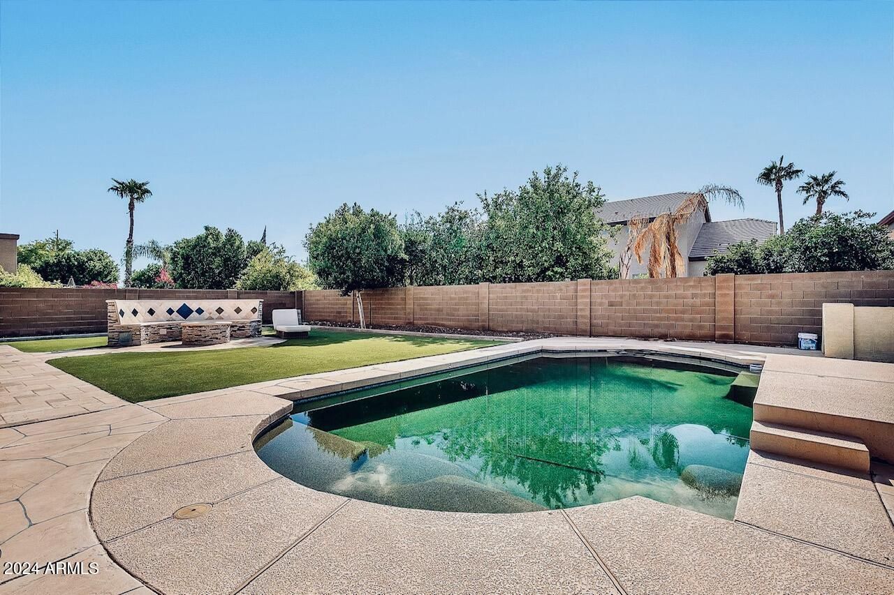 2415 W Weatherby Way