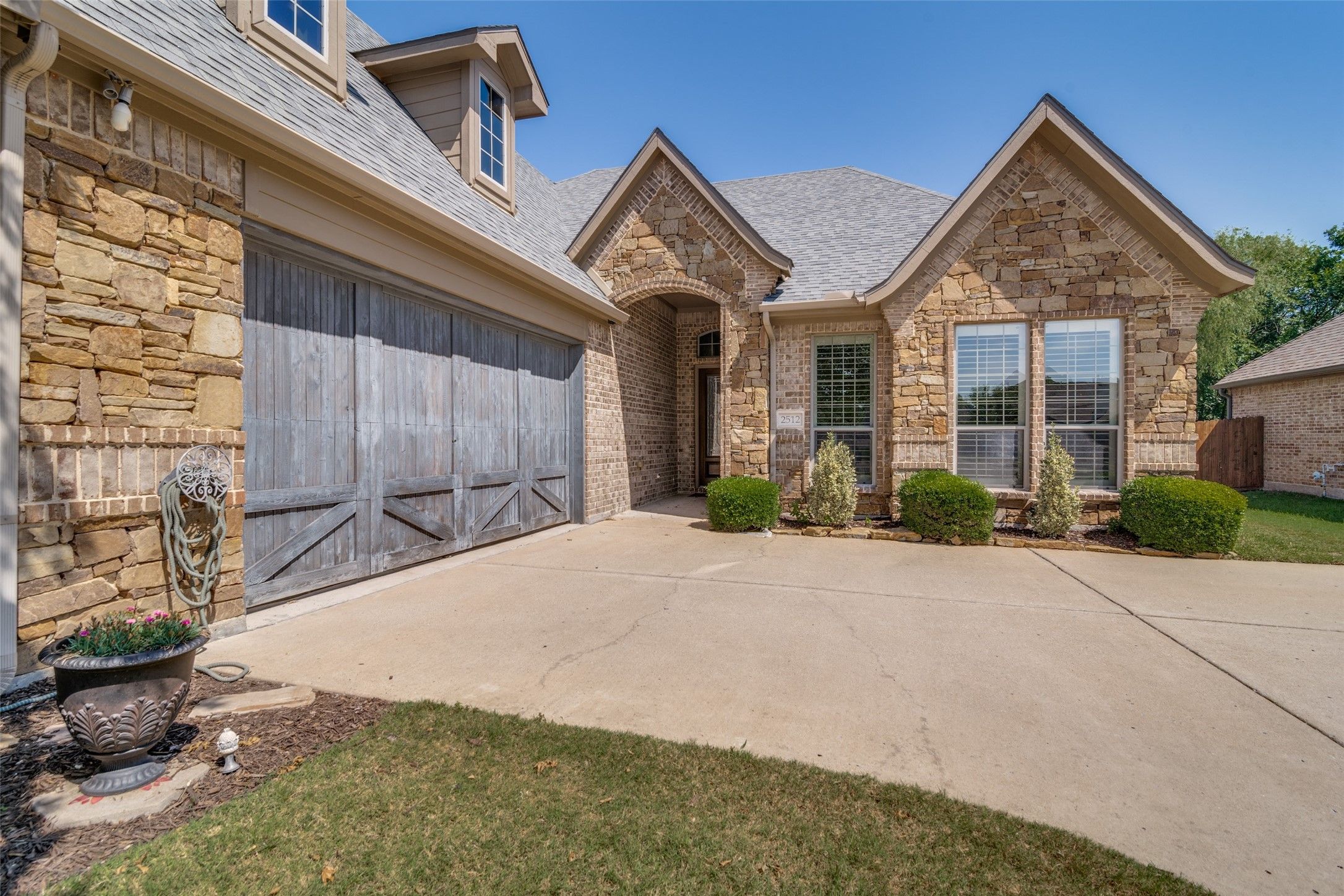 2512 Cedarwood Trail