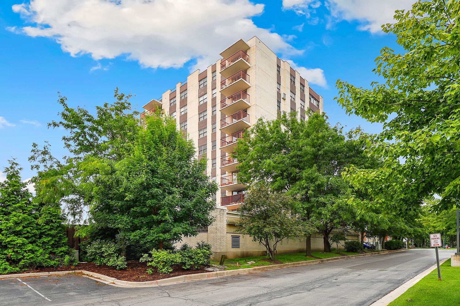 141 N La Grange Road 805