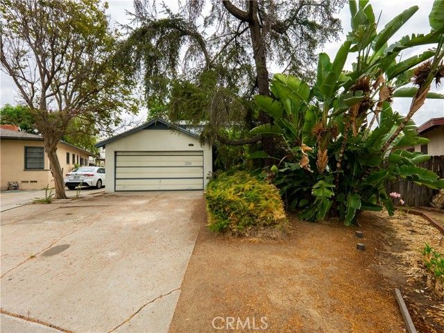 320 S Redwood Avenue