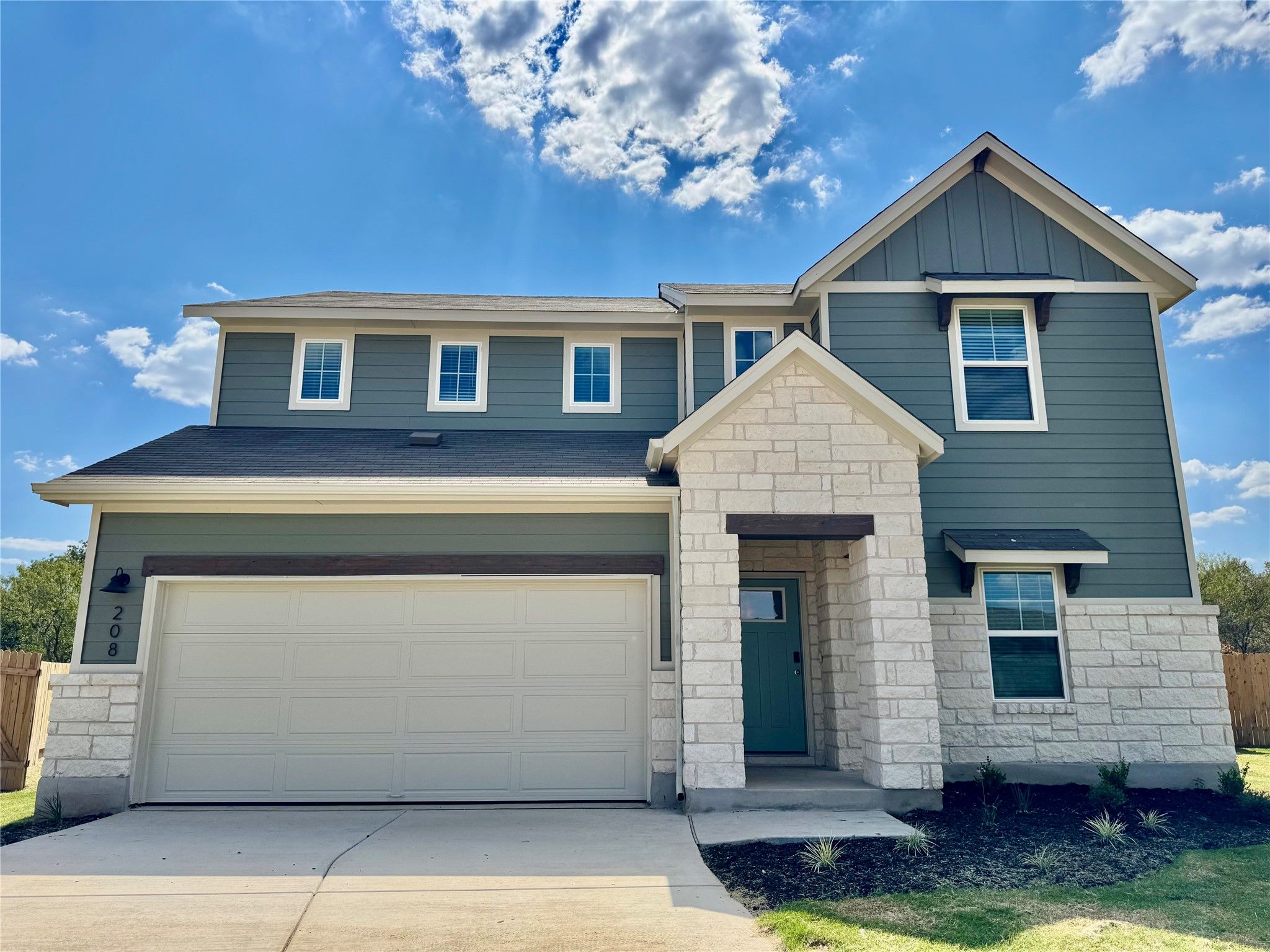 208 Coopers Hawk Crest