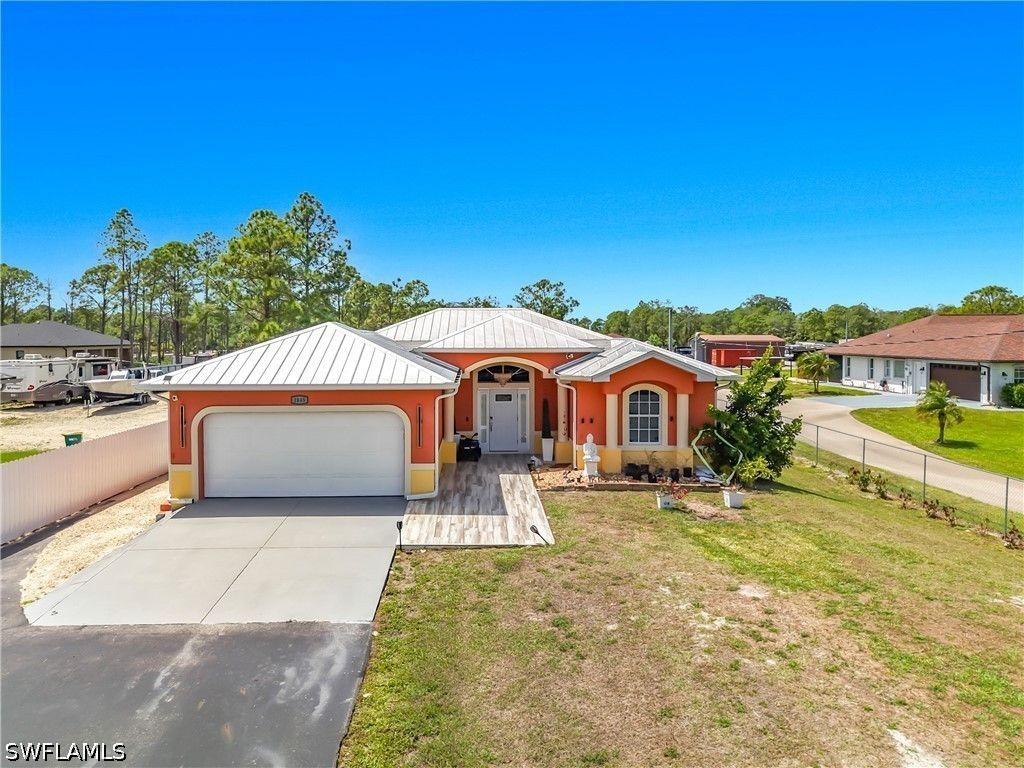 1845 Desoto Boulevard N