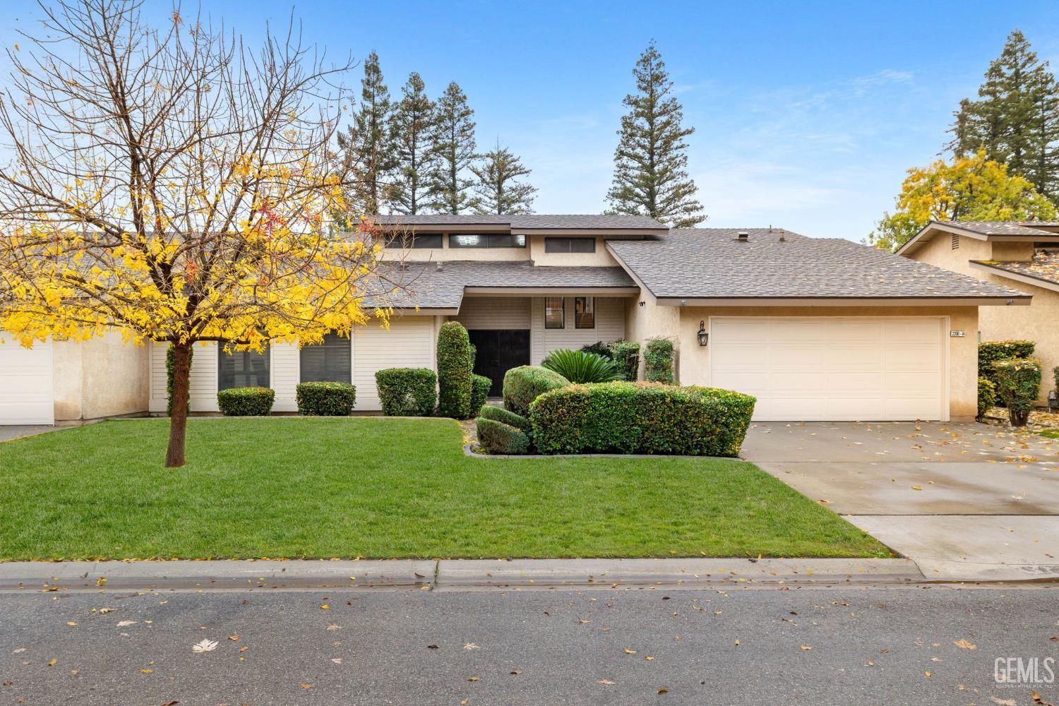 2200 El Portal Drive 14
