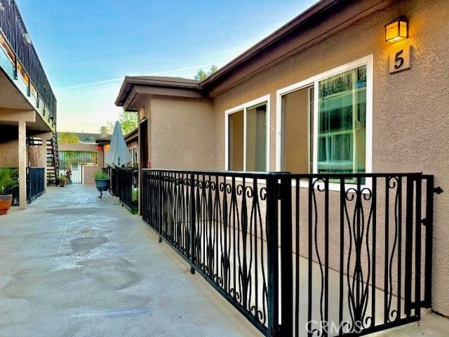 1100 Walnut Avenue 5