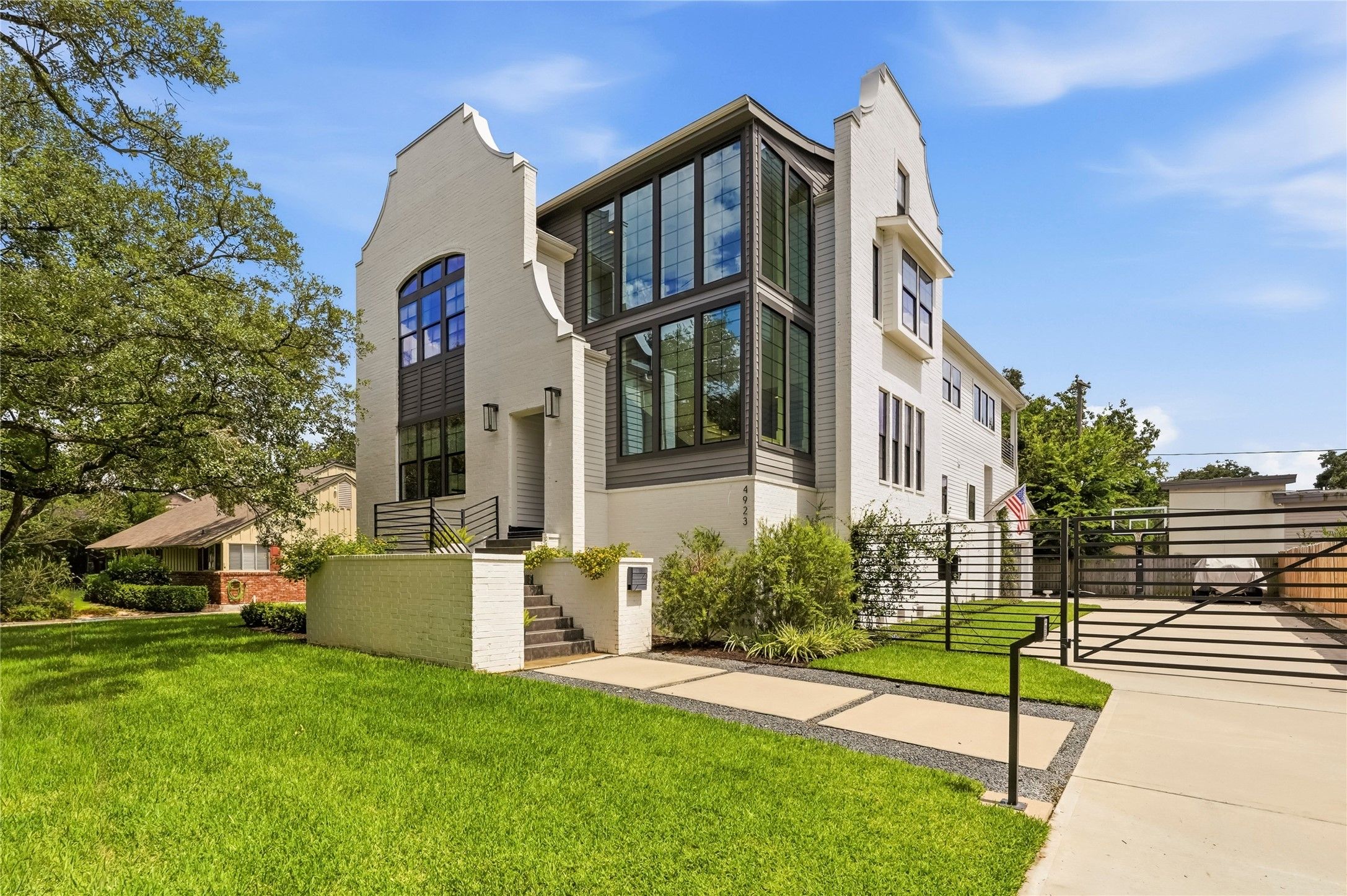 4923 Loch Lomond Drive Drive