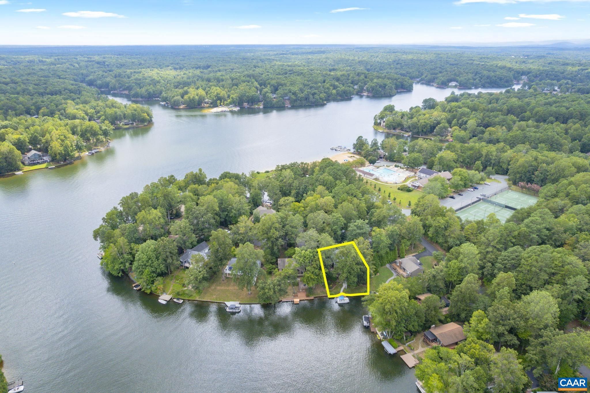 4 Lakeview Cir